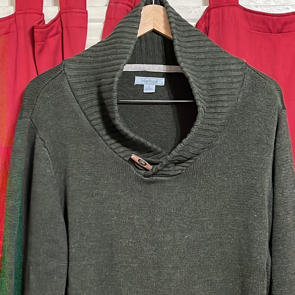 Method sweater size Large. - Picture 3 of 9